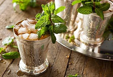 What type of whisky is traditionally used to make a mint julep?