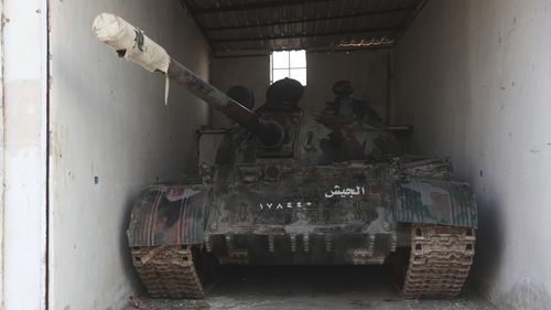 The advance on Aleppo followed a shock offensive launched by insurgents on Wednesday.