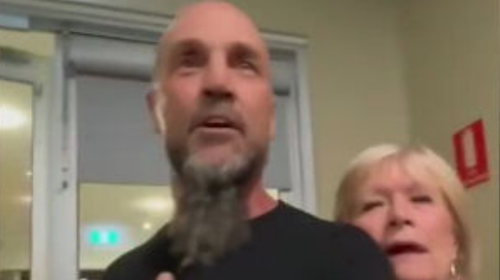Independent MP Monique Ryan intervened to help de-escalate a situation after far-right agitators gatecrashed a political forum in Melbourne's south-east. ï»¿