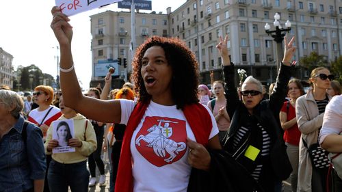 Ten thousand women march to demand that Belarus president resign