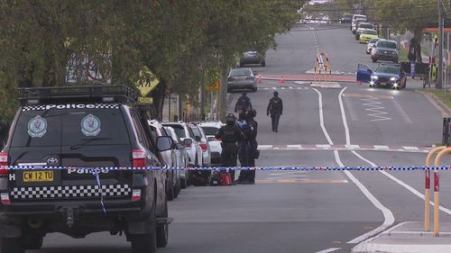 دو مرد پس از محاصره در غرب سیدنی حمله کردند