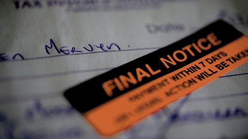 Um aviso final de dívida.