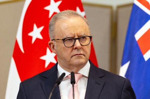*refile* Prime Minister Anthony Albanese and Prime Minister of Singapore Lawrence Wong during a joint press conference at Istana Villa in Singapore on April 10, 2026. fedpol Photo: Dominic Lorrimer