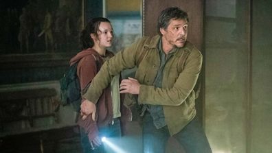 Foto oleh Liane Hentscher/HBO Bella Ramsey, Pedro Pascal HBO The Last of Us Season 1 - Episode 3