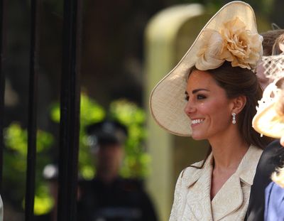 Kate also wore a large headpiece from Gina Foster Millinery&rsquo;s Jubilee collection.