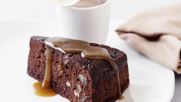 Sticky chocolate date cake