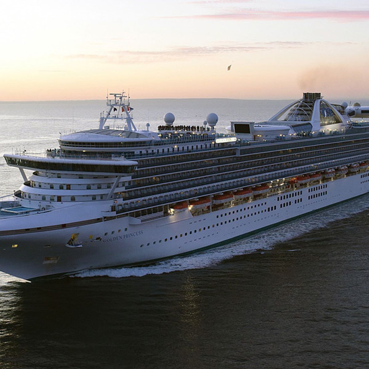 Us Man Overboard Off Sydney Bound Cruise Ship 9news