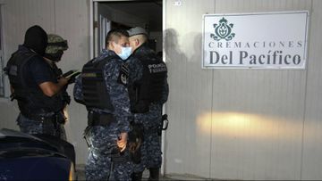 Mexican police outside an Acapulco crematorium where 60 bodies were found. (AAP)