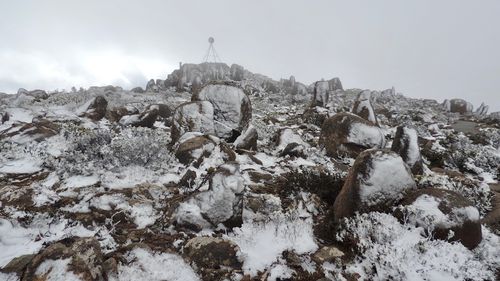 Mount Wellington covered in snow after 40C day.