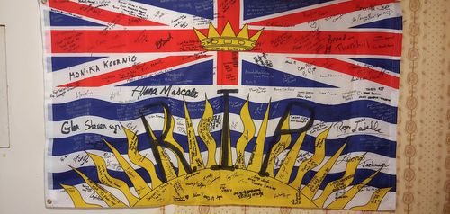 Canadian truckie John Van Vyfeyken said hundreds of people have signed the flag, in memory of Australian Lucas Fowler and his American girlfriend who were murdered.