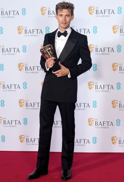 Austin Butler poses with the Leading Actor Award for his performance in 'Elvis' during the 2023 EE BAFTA Film Awards, held at the Royal Festival Hall on February 19, 2023 in London 