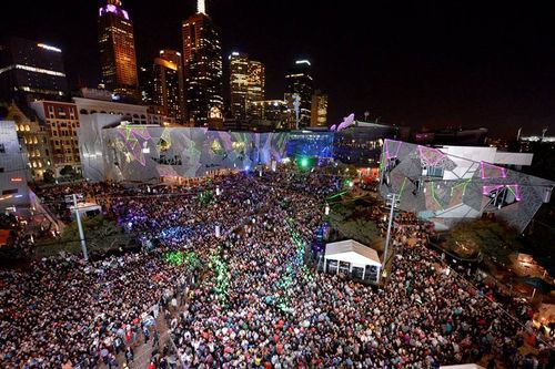 Thousands ring in 2017 in Federation Square. (AAP)