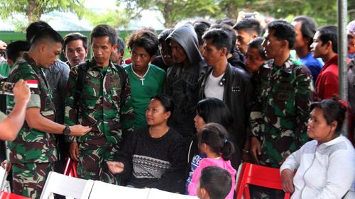 Soldiers speak to families