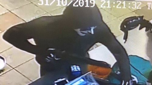 Man in clown mask robs Adelaide Subway with fake gun  