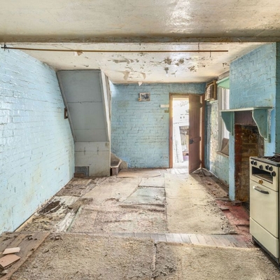 Decaying Sydney terrace off to auction for the first time in 125 years