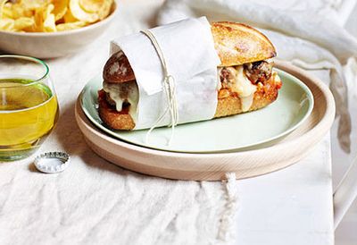 <a href="/recipes/imince/8301180/meatball-sandwich-with-tomato-sauce-and-fontina" target="_top">Meatball sandwich</a>