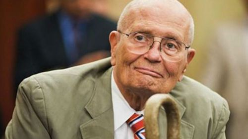 Michigan Congressman John Dingell Tweeted this updated photo of himself, saying "I see no problem with the suit". (Supplied, Twitter)