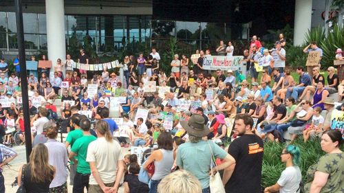 Protesters outside the Lady Cilento Children's Hospital. (Twitter / @Kon_K)