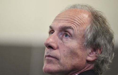 Australia's chief scientist Alan Finkel listen's to Mr Frydenberg's address. (AAP)