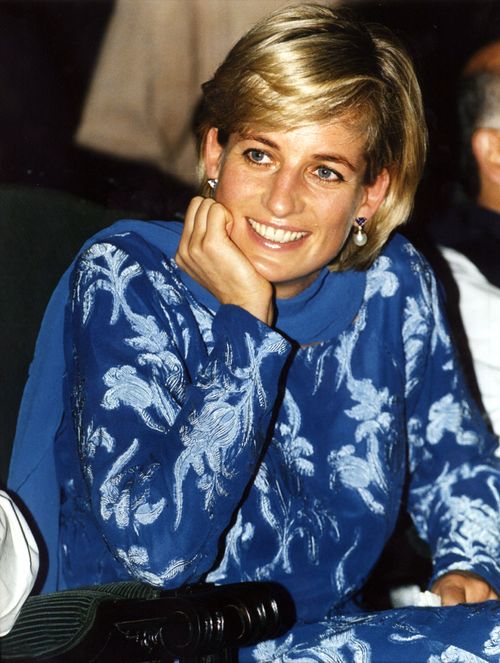The engagement ring incorporated diamonds from Princess Diana's jewellery collection. (AAP)
