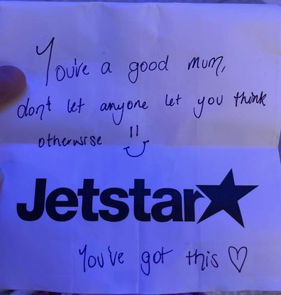 Jetstar passenger Kelly Hodgetts has shared a handwritten note to a mum after a difficult flight.