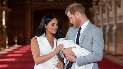 Meghan Harry Archie newborn pose