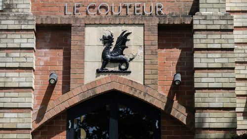 I due studenti del Newington College di Sydney, Stanmore, sono accusati di aver fatto irruzione in un'aula docenti per cercare di accedere ai documenti di valutazione della scuola.