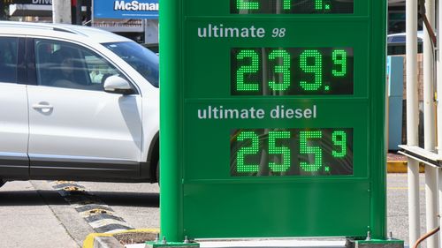 SMH Notícias Sydney. História de Nadia Russell - Preços da gasolina. Mostra de fotos, BP Kingsford - 368 Anzac Parade. Foto de Peter Rae. Sexta-feira, 13 de março de 2026