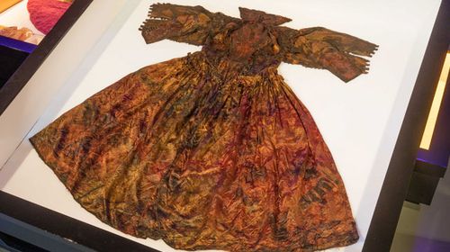 'Perfect' 17th century dress rescued from sea displayed in Dutch expo