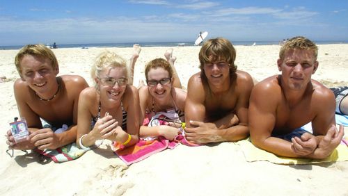 Schoolies enjoy the beach at Surfers Paradise on Queensland's Gold Coast. (Image: AAP)