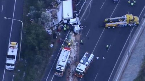 The southbound on-ramp on the Bruce Highway at Mango Hill is closed. (9NEWS)