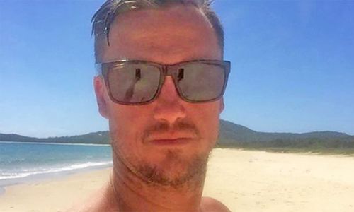 Former surfer Chris Davidson has died after allegedly becoming the victim of a one punch assault.