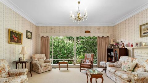 melbourne pink brick time warp home whisked off market million dollar property domain 