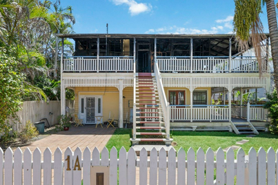 Buyers haggle over Brisbane's half-burnt house as it gets passed in