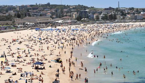 Bondi beach was packed as the Sydney heatwave showed no signs of cooling off.