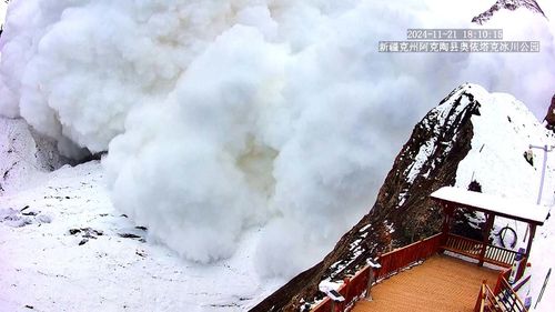 Cameras captured a  massive avalanche engulfing the entire valley below in seconds in China.