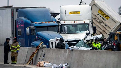 At least five people were killed when up to 100 vehicles were caught in a pile-up during a wintry storm in Fort Worth, Texas.