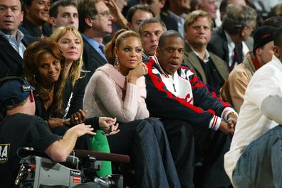 NEW YORK - JANUARY 08:  Actress Kim Cattrall, Beyonce and Jay Z are seen at the New York Knicks v Rockets game at Madison Square Garden on January 08, 2004 in New York.   (Photo by Ray Amati/Getty Images)