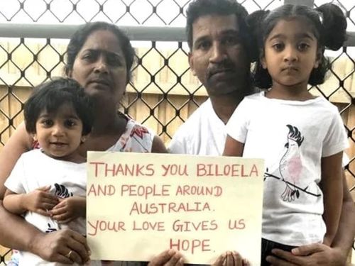 La famille vit en détention pour migrants sur l'île Christmas depuis 2019, après avoir été expulsée de son domicile à Biloela, dans le Queensland, par des agents des forces frontalières en 2018.