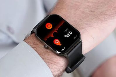 9PR: SoundPEATS Smartwatch 3 giving a wearer a heart rate reading