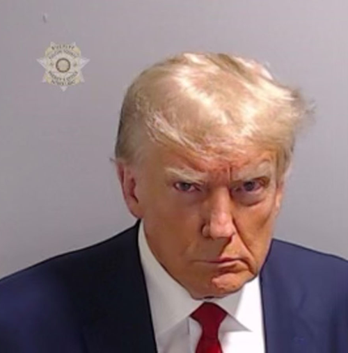 Fotografie istorică a lui Donald Trump.