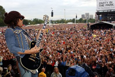 Lenny Kravitz performing on stage in Hyde Park, 2004. 