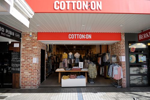 Cotton On empty in Cronulla Mall as the 500 coronavirus affects small business  Saturday, March 28, 2020. (AAP Image/Simon Bullard) NO ARCHIVING