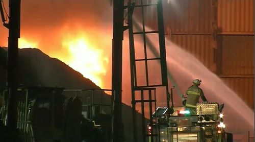 Tests on the smoke found it to not be hazardous, however authorities have urged nearby residents to stay inside where possible. Picture: 9NEWS.