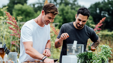 celebrity chef and nutrition consultant Sergio Perera with chris hemsworth