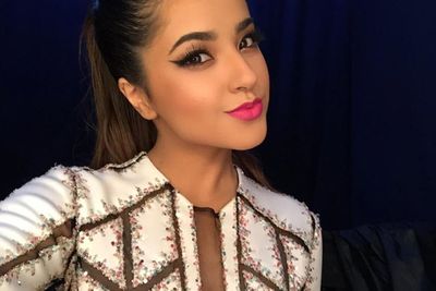@iambeckyg: OK #Beasters, you win! What do you think of my #AMAs look? This new makeup is amazing - perks of being a @COVERGIRL