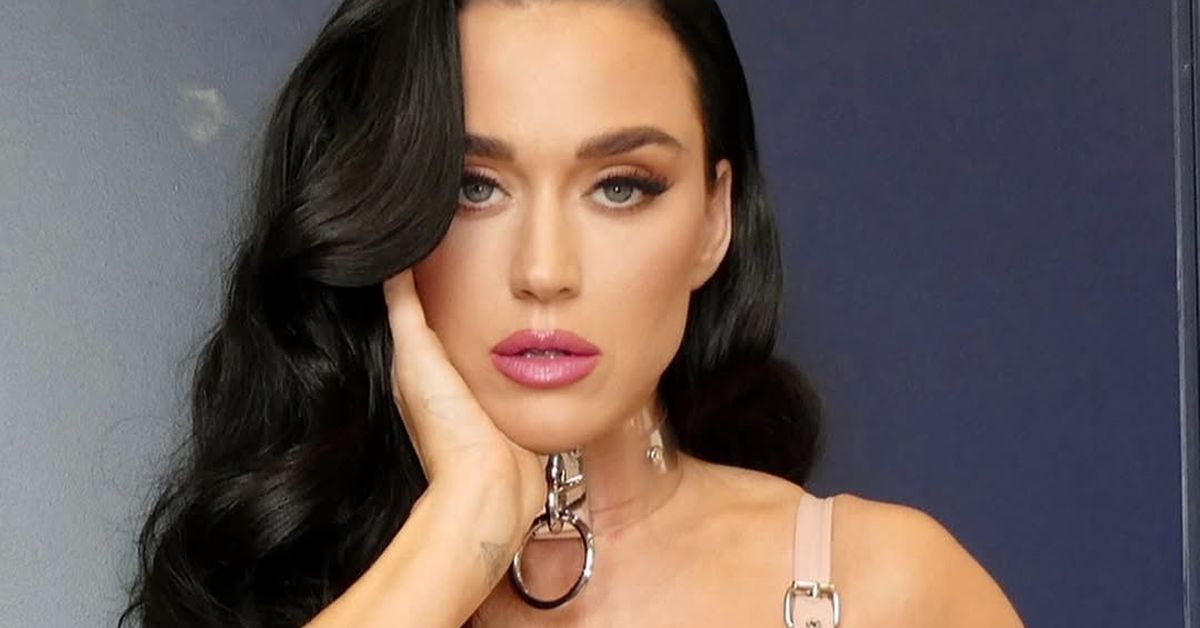 Katy Perry berbagi saran terapis tentang ulasan negatif setelah album ‘Flop’