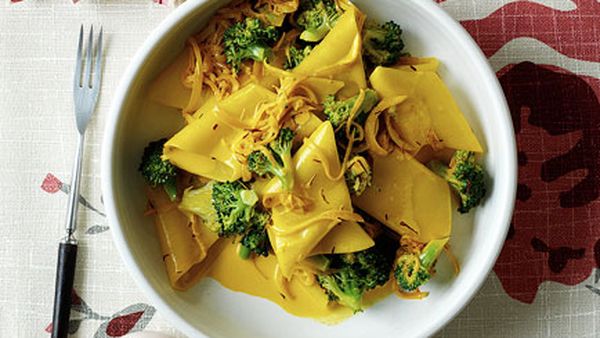 Pennone with broccoli, anchovy and saffron