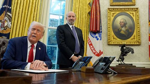 Donald Trump ha fatto causa al giornale di proprietà del miliardario australiano Rupert Murdoch.