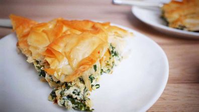 Lazy spinach pan pie is so easy it's perfect for dinner tonight